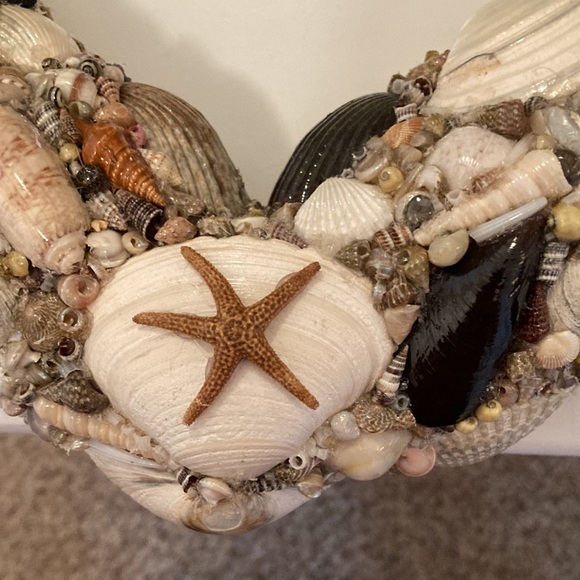 Handmade seashell wreath - Picture 4 of 10